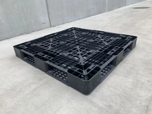 plastic pallets