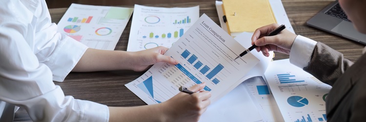 Delivering Real-Time Financial Insights to Clients Through Embedded Data Reports